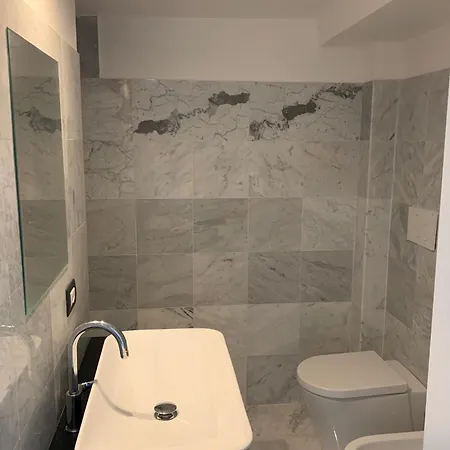 Apartment Bilocale In Marmo A Prato