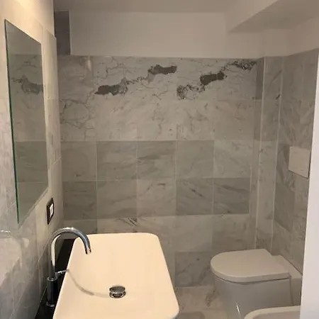 Bilocale In Marmo A * Prato (Prato)